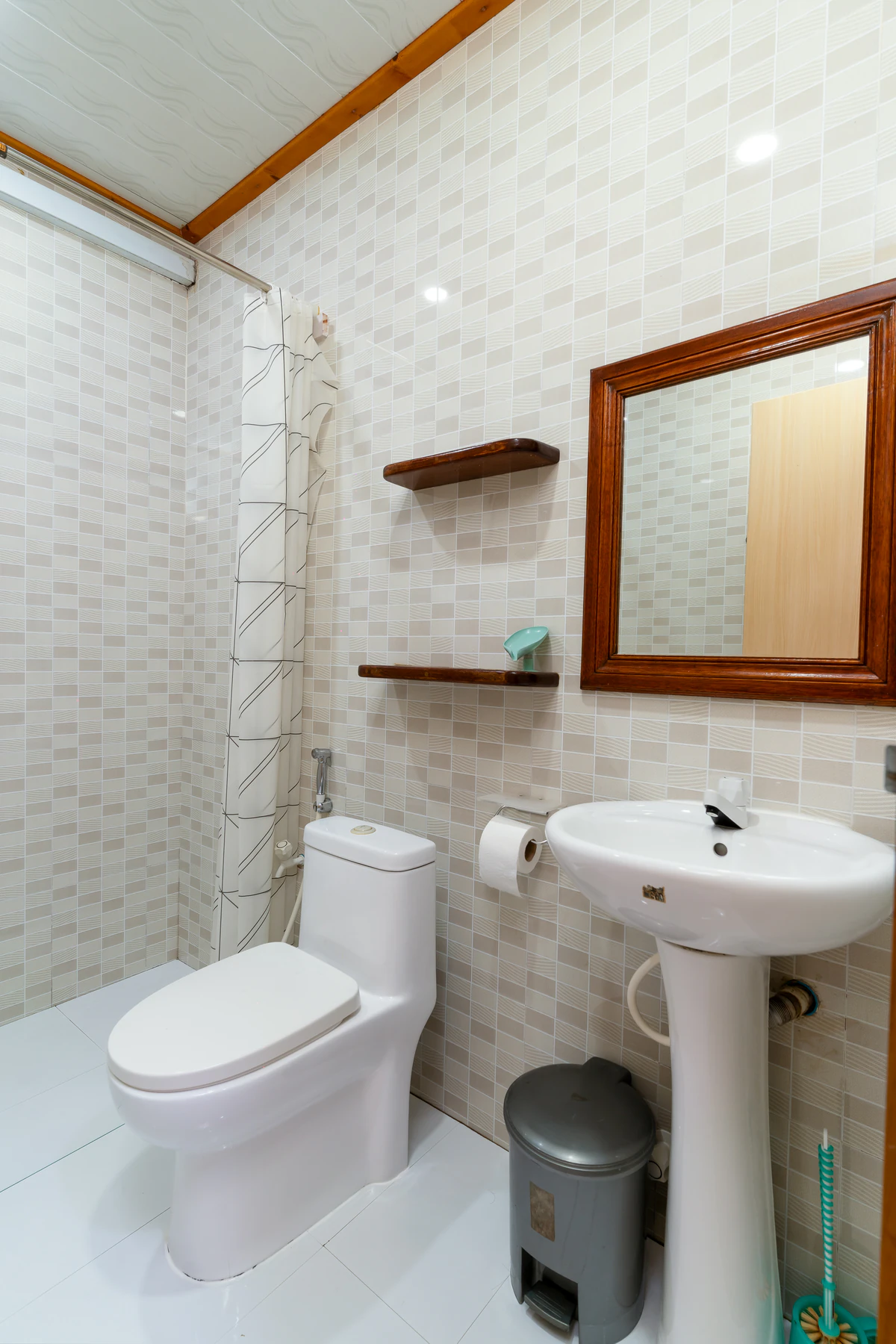 Bedroom one's ensuite bathroom