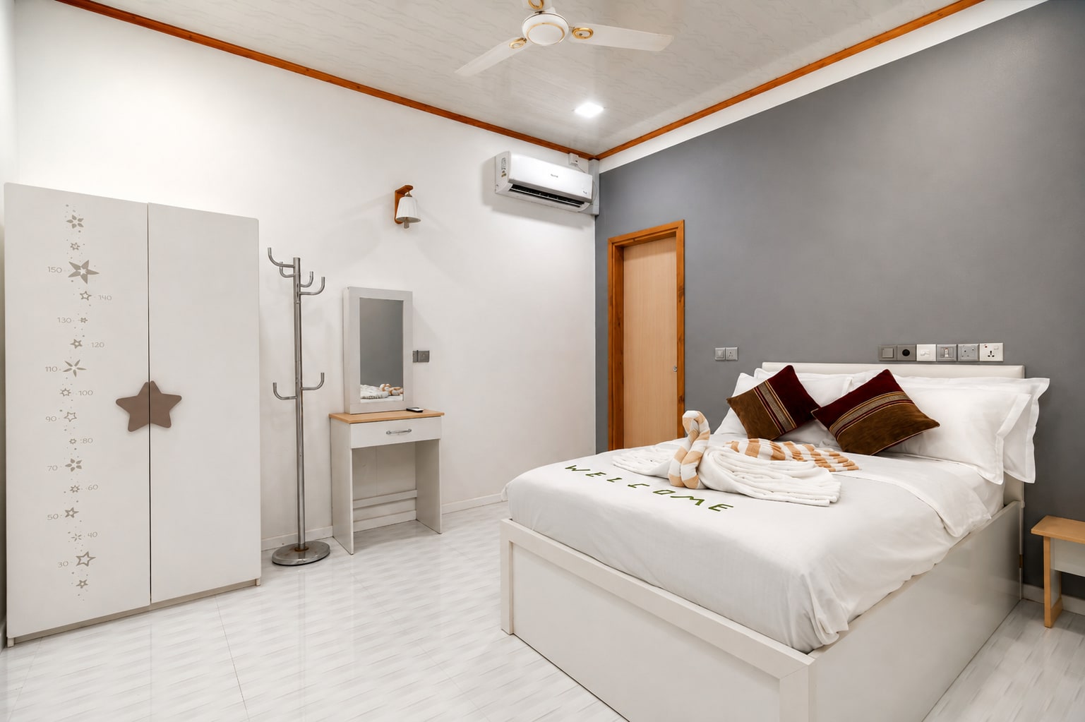The double bedroom at Maafolhey, with a wardrobe and dressing table