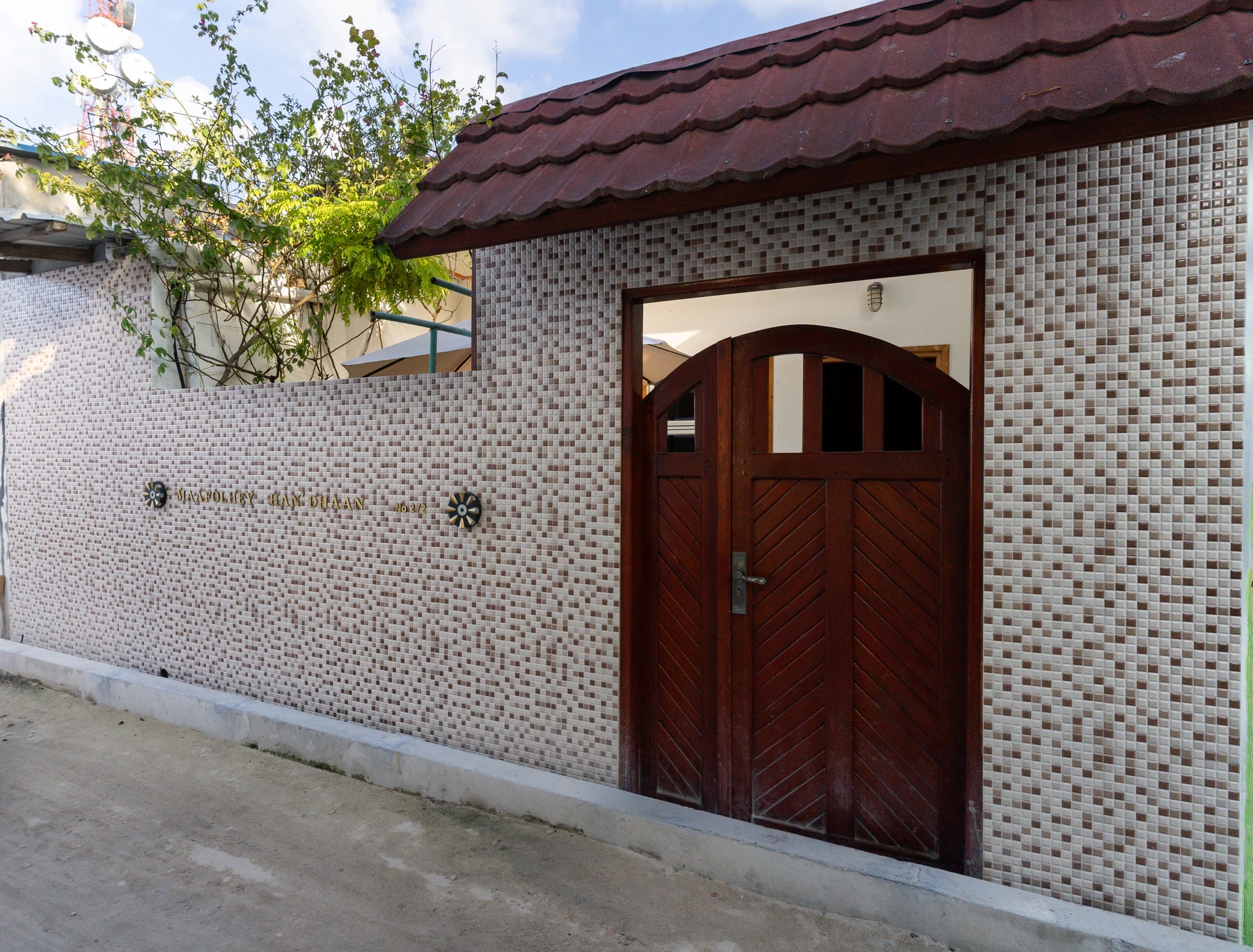 Maafolhey's carved wooden front door and pebble-mosaic wall, Ukulhas