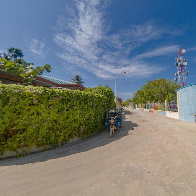 A village street on Ukulhas, a short walk from the harbour